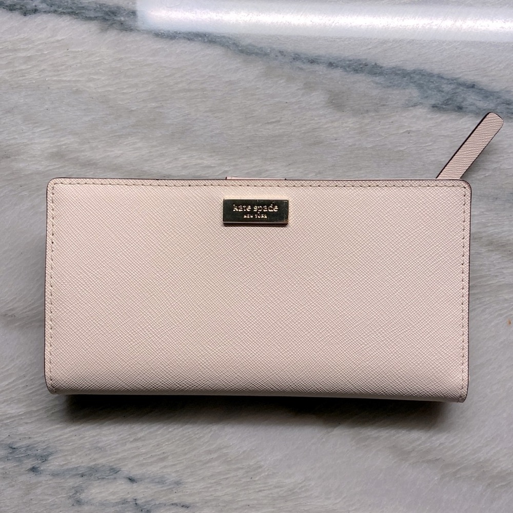 Kate Spade New York Slim Bifold Wallet in Chalk Pink